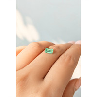 0.93 Ct. Emerald from Russia Life Style