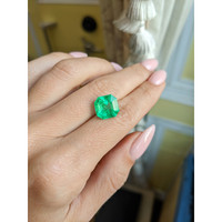 5.95 Ct. Emerald from Colombia Life Style
