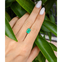1.42 Ct. Emerald from Ethiopia Life Style