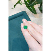 2.91 Ct. Emerald from Ethiopia Life Style