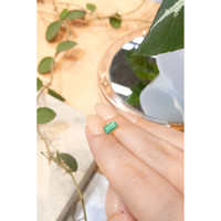 0.85 Ct. Emerald from Russia Life Style