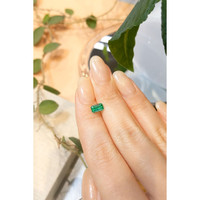 0.70 Ct. Emerald from Russia Life Style