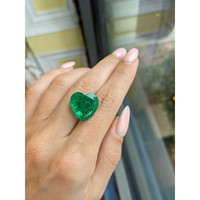 11.28 Ct. Emerald from Colombia Life Style