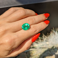 5.10 Ct. Emerald from Colombia Life Style