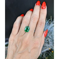 2.48 Ct. Emerald from Afghanistan Life Style