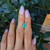 2.25 Ct. Emerald from Colombia Life Style