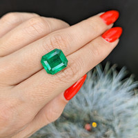 5.55 Ct. Emerald from Colombia Life Style