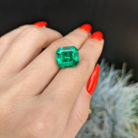 7.75 Ct. Emerald from Colombia Life Style