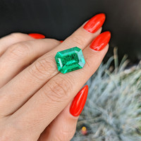 9.54 Ct. Emerald from Colombia Life Style