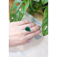 8.20 Ct. Cabochon Emerald from Colombia Life Style