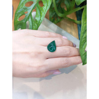8.20 Ct. Cabochon Emerald from Colombia Life Style