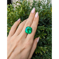 15.10 Ct. Emerald from Colombia Life Style