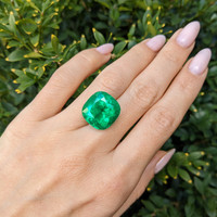 15.10 Ct. Emerald from Colombia Life Style