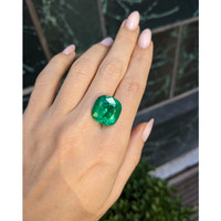 15.10 Ct. Emerald from Colombia Life Style