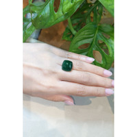 15.47 Ct. Cabochon Emerald from Colombia Life Style