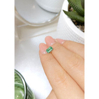 0.84 Ct. Emerald from Russia Life Style