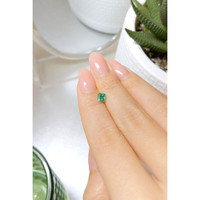 0.50 Ct. Emerald from Russia Life Style