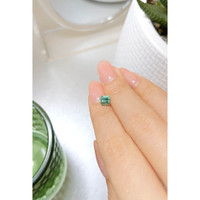 0.90 Ct. Emerald from Russia Life Style