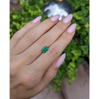 0.84 Ct. Emerald from Colombia Life Style