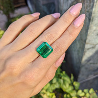 9.81 Ct. Emerald from Zambia Life Style
