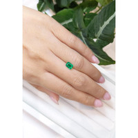 0.90 Ct. Emerald from Colombia Life Style