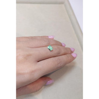 0.90 Ct. Emerald from Russia Life Style