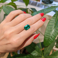 4.52 Ct. Emerald from Colombia Life Style