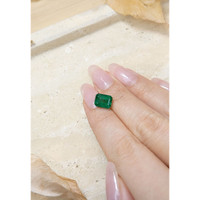 2.67 Ct. Emerald from Zambia Life Style
