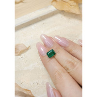 2.58 Ct. Emerald from Zambia Life Style