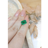 3.75 Ct. Emerald from Zambia Life Style