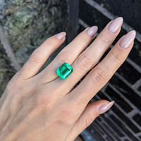 7.52 Ct. Emerald from Colombia Life Style