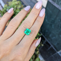 3.25 Ct. Emerald from Colombia Life Style