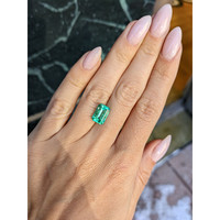 2.92 Ct. Emerald from Colombia Life Style
