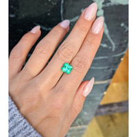 2.24 Ct. Emerald from Colombia Life Style