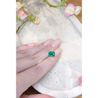 2.93 Ct. Emerald from Zambia Life Style