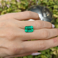 4.71 Ct. Emerald from Colombia Life Style