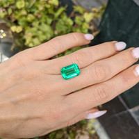 6.32 Ct. Emerald from Colombia Life Style