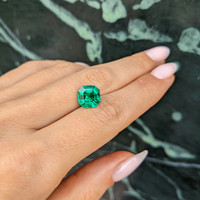 2.68 Ct. Emerald from Colombia Life Style
