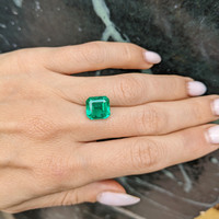 5.01 Ct. Emerald from Colombia Life Style