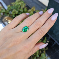 2.98 Ct. Emerald from Afghanistan Life Style