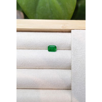 0.95 Ct. Emerald from Afghanistan Life Style