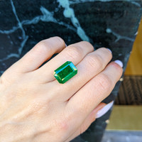 9.38 Ct. Emerald from Afghanistan Life Style