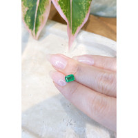 0.95 Ct. Emerald from Zambia Life Style