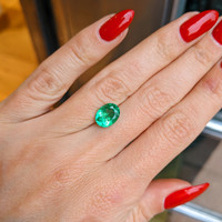 2.22 Ct. Emerald from Colombia Life Style