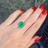 3.94 Ct. Emerald from Ethiopia Life Style