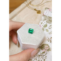 2.22 Ct. Emerald from Colombia Life Style