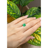 1.95 Ct. Emerald from Colombia Life Style