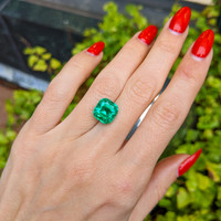 5.20 Ct. Emerald from Colombia Life Style