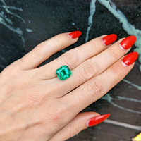 5.20 Ct. Emerald from Colombia Life Style