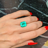 5.33 Ct. Emerald from Colombia Life Style